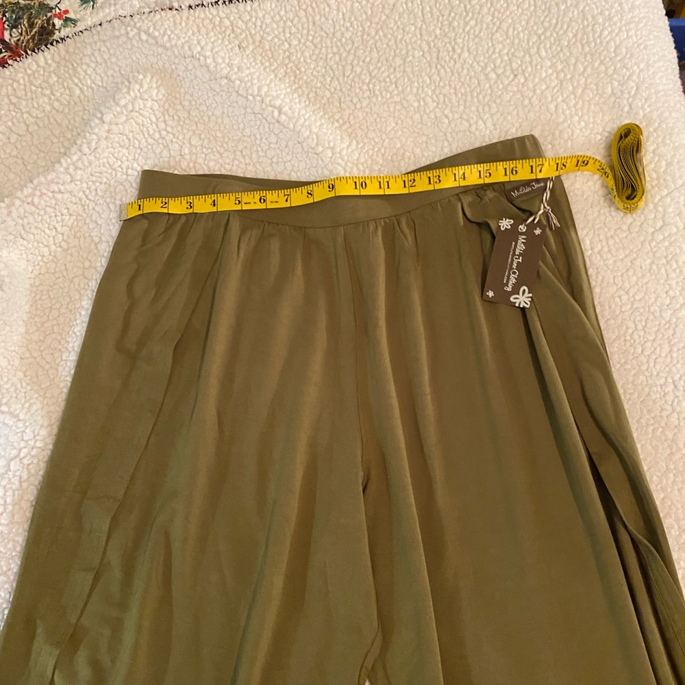 Matilda Jane olive colored size large capris.   NWT - Picture 6 of 10